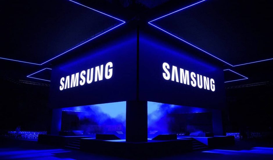 Un encadré lumineux avec le logo de Samsung.