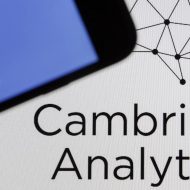 Le scandale Cambridge Analytica remet en question la confiance des marchés et des utilisateurs envers Facebook.