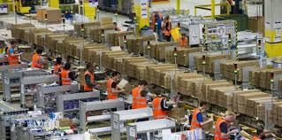 Amazon paie certains de ses employés pour décrire leurs bonnes conditions de travail