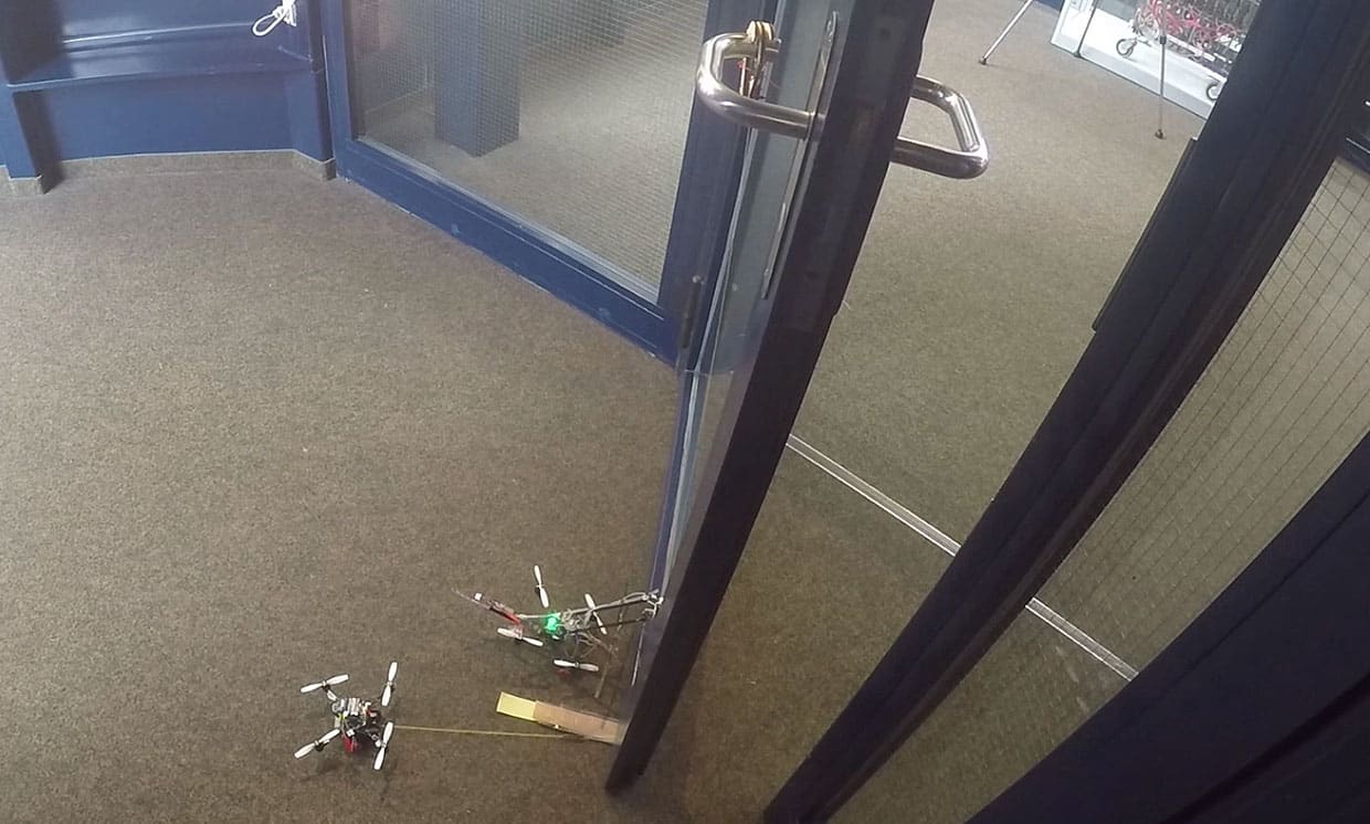Ces petits drones peuvent ouvrir des portes