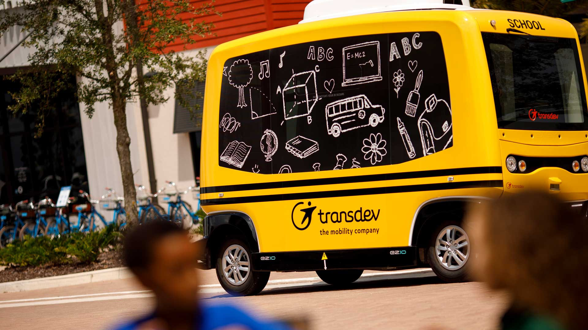 Navette EZ 10 servant de mini bus autonome pour Transdev