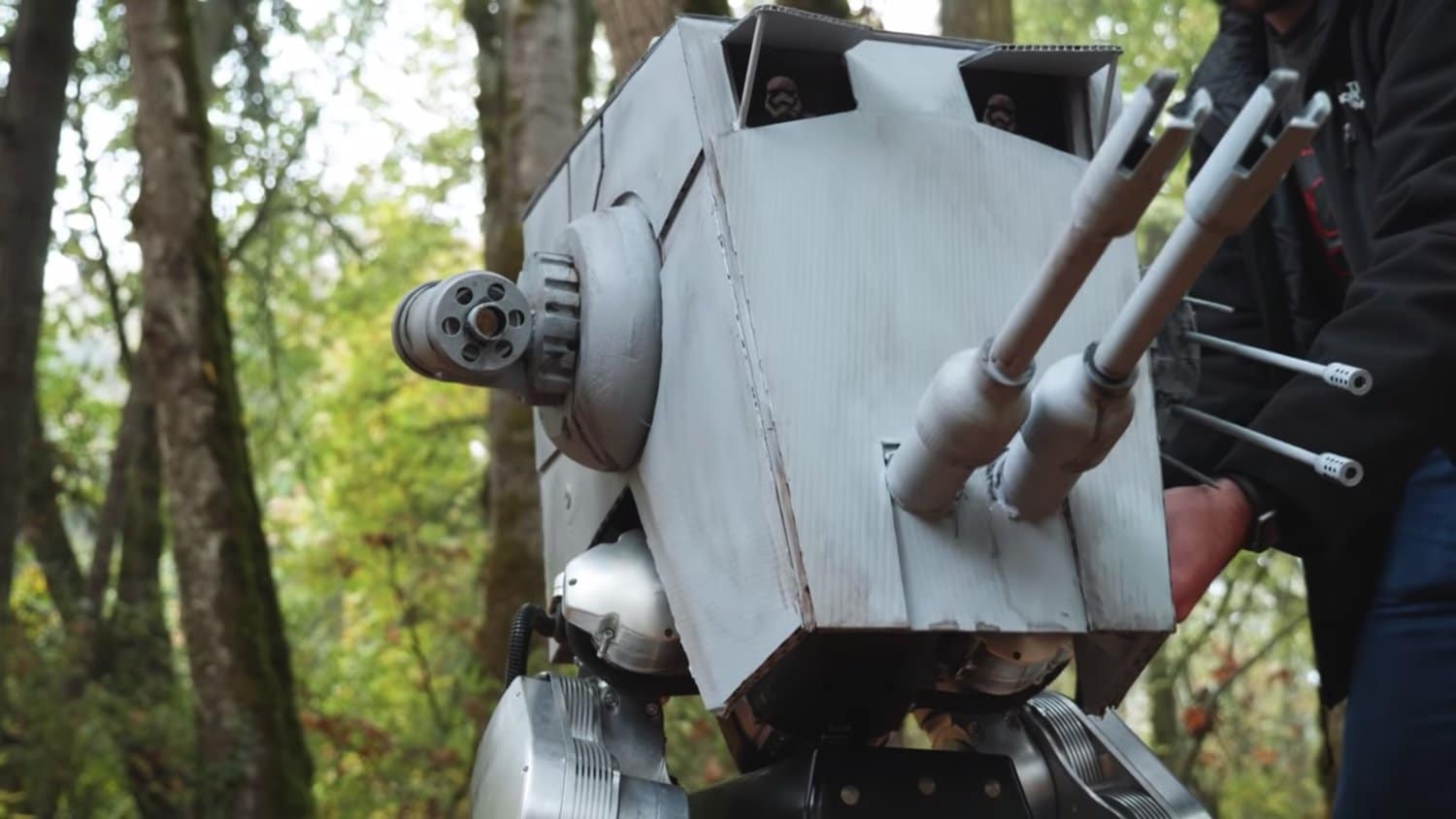 Des ingénieurs ont transformé leur robot bipède Cassie en un robot AT-ST de Star Wars