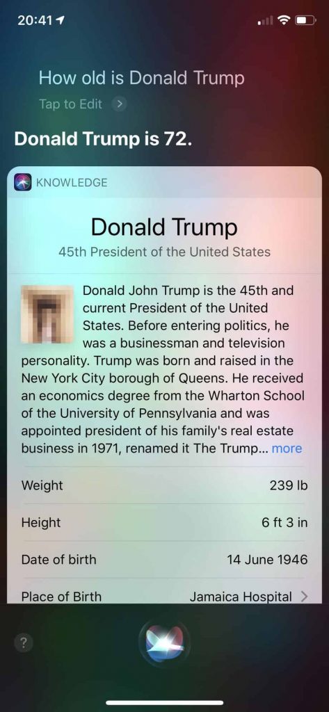Capture d'écran de la réponse de Siri avec l'aperçu de la page Wikipedia de Donald Trump