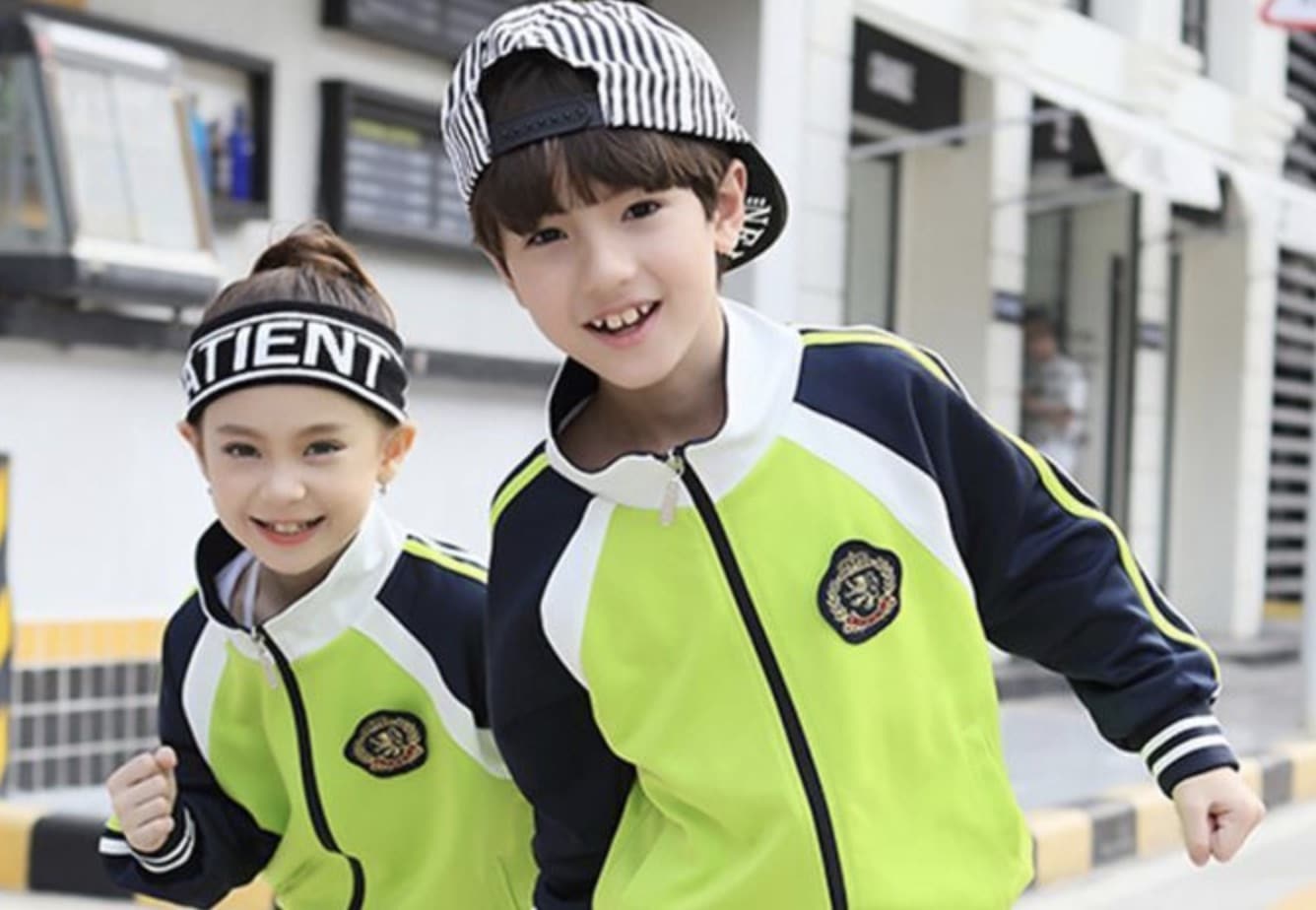 En Chine, les étudiants portent des uniformes connectés qui permettent de suivre leur position