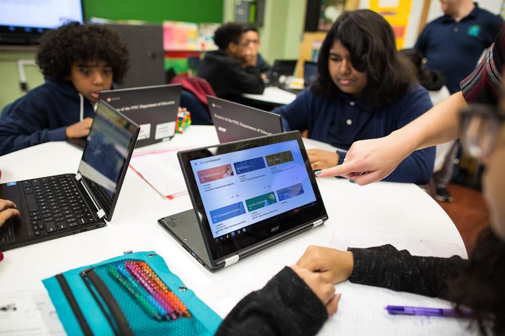 La technologie de Google Classroom vient appuyer les enseignants dans leur travail.