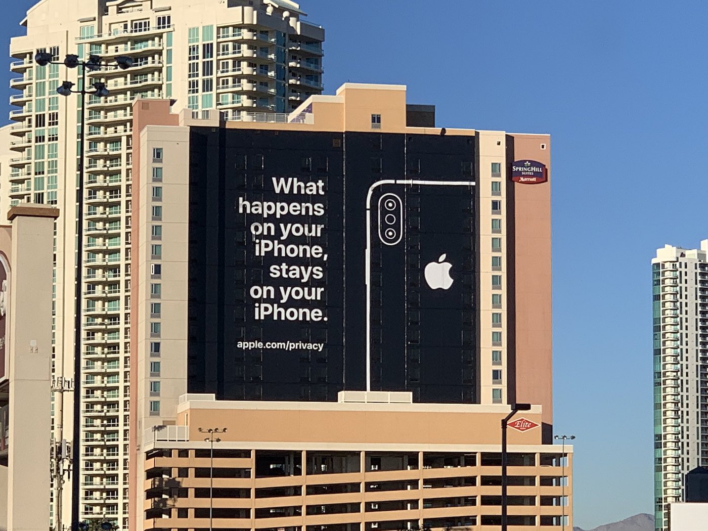 Apple affiche une publicité grandeur nature, dans laquelle la société vante sa politique de confidentialité, rappelant les différents scandales de 2018.