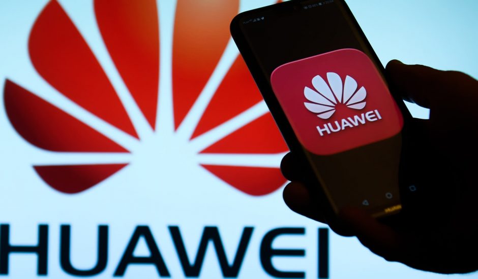 Les vitres en diamant pourraient rendre l'écran de votre téléphone presque incassable - et son inventeur a déclaré que le FBI l'avait enrôlé après que Huawei ait tenté de lui voler ses secrets.