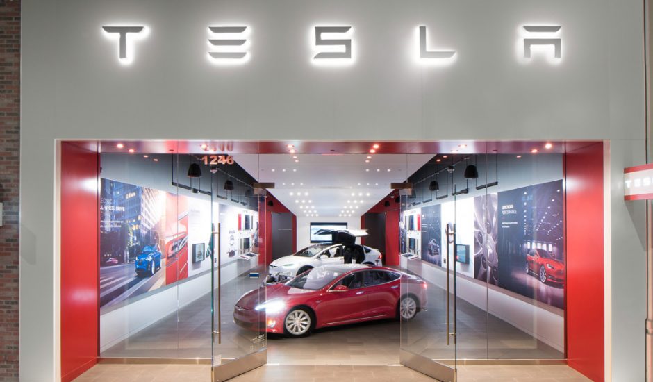 Tesla ne vendra plus ses véhicules que par internet.