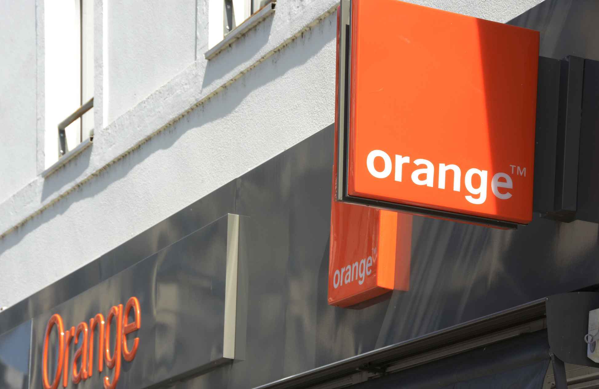 La devanture d'un magasin Orange.