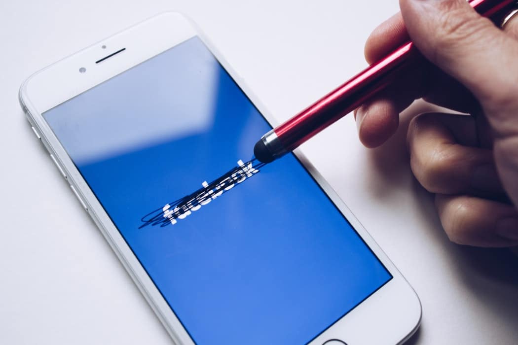 Le cofondateur de Facebook estime que le réseau social devrait définitivement fermer
