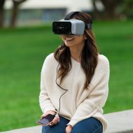 Qualcomm a présenté un casque de VR conçu en interne pour servir de "design de référence". Il arbore une puce Snapdragon XR1 créée spécialement pour la réalité augmentée.