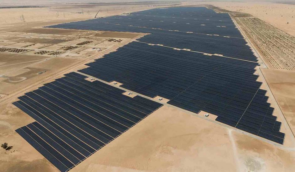 Les Émirats Arabes Unis créent le plus grand parc d'énergie solaire au monde.