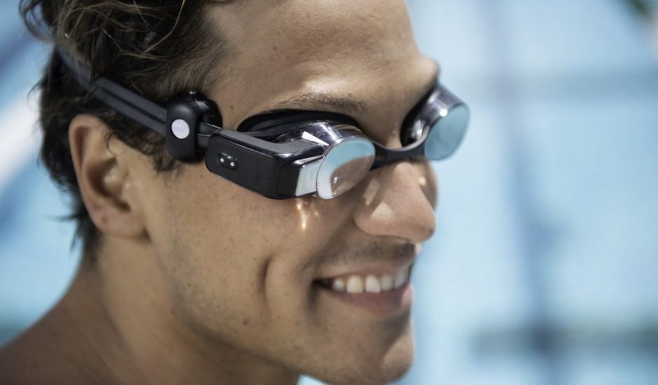 Des lunettes de natation affichent votre fréquence cardiaque en temps réel.