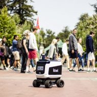 Le robot Kiwibots, téléguidé par des ouvriers colombiens payés à moindre coût