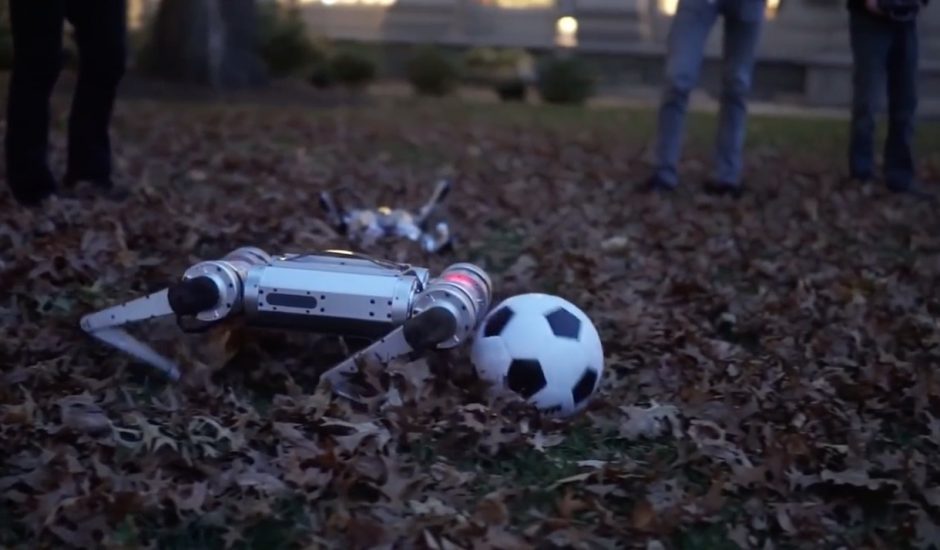 Le robot Cheetah peut jouer au football.