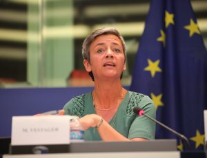 Margrethe Vestager, elle est vice-présidente exécutive de la Commission européenne pour une Europe préparée à l'ère numérique