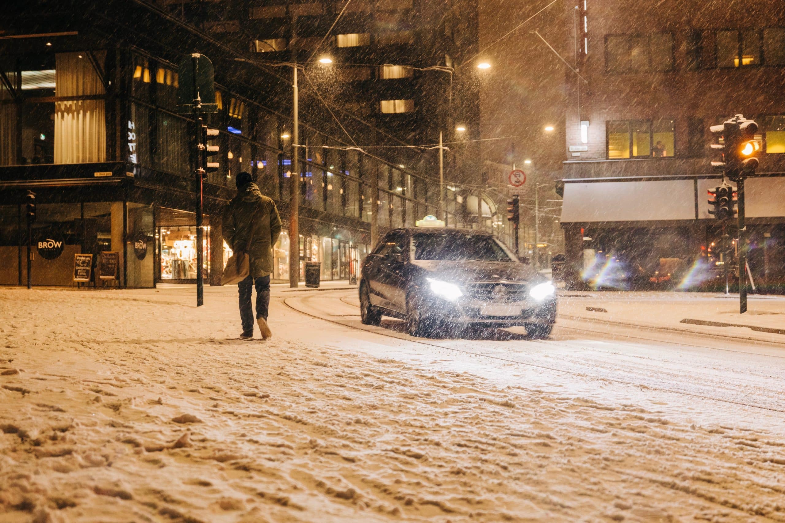 voiture sous la neige