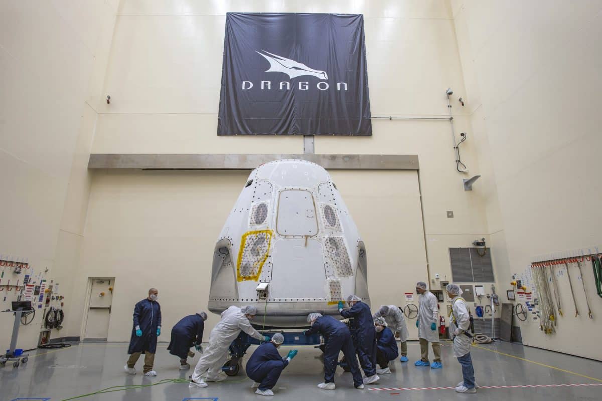 La capsule Crew Dragon de SpaceX est arrivée sur son site de lancement.