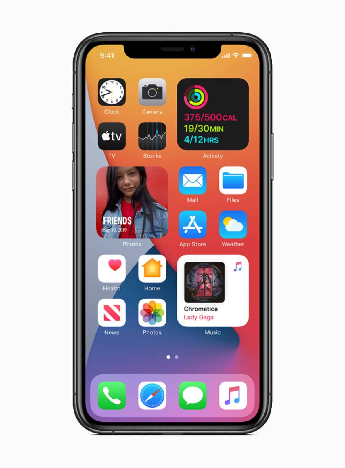 écran d'un iphone iOS 14 avec des applications et Widget