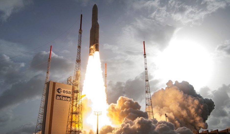 Aperçu du décollage d'une fusée européenne Ariane 5.