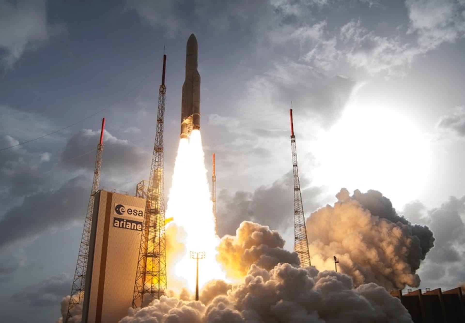 Aperçu du décollage d'une fusée européenne Ariane 5.