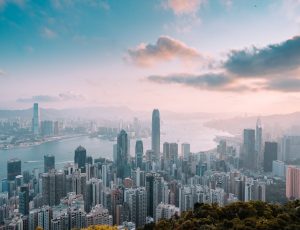 Une vue matinale de la ligne d'horizon de Hongkong depuis le sommet