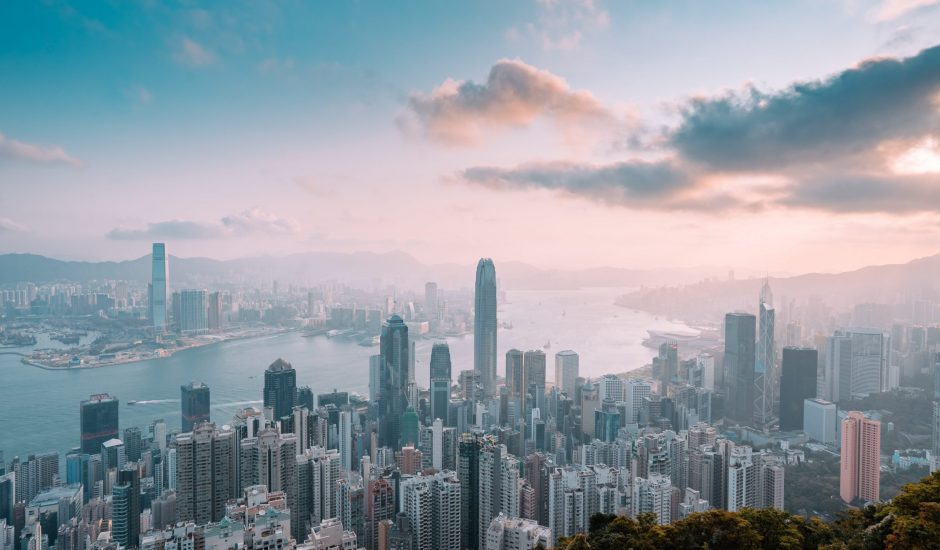 Une vue matinale de la ligne d'horizon de Hongkong depuis le sommet