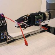 Une pince robotique créée par le MIT qui tient un câble.