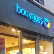 Devanture d'un point de vente Bouygues Telecom