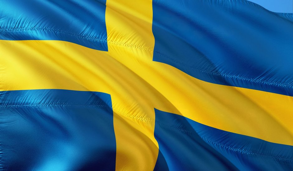 Le drapeau bleu et jaune de la Suède.