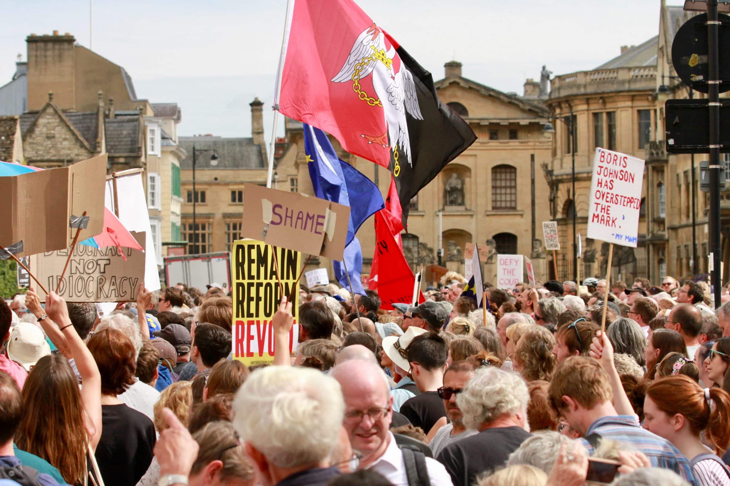 Manifestation contre le Premier ministre Boris Johnson à Oxford devant le Balliol College où il a fait ses études