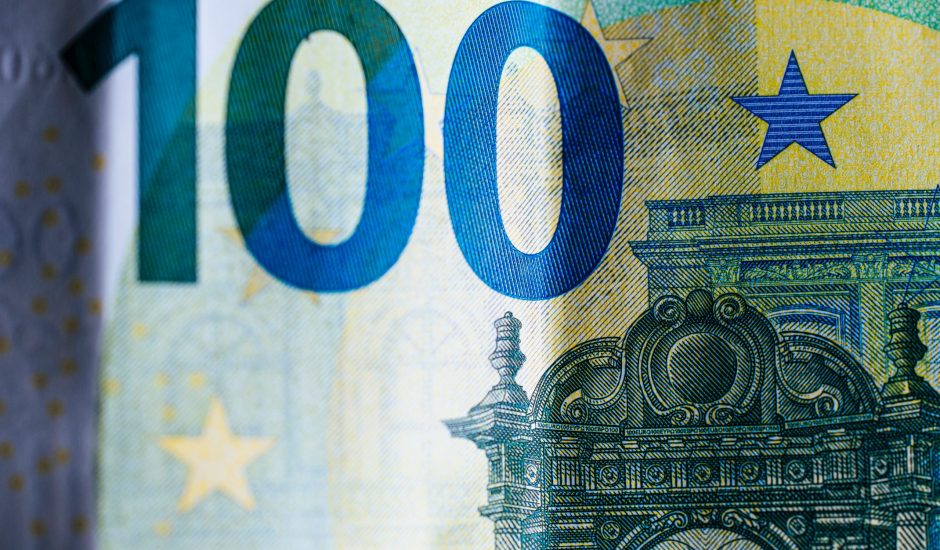 Un billet de cent euros en gros plan