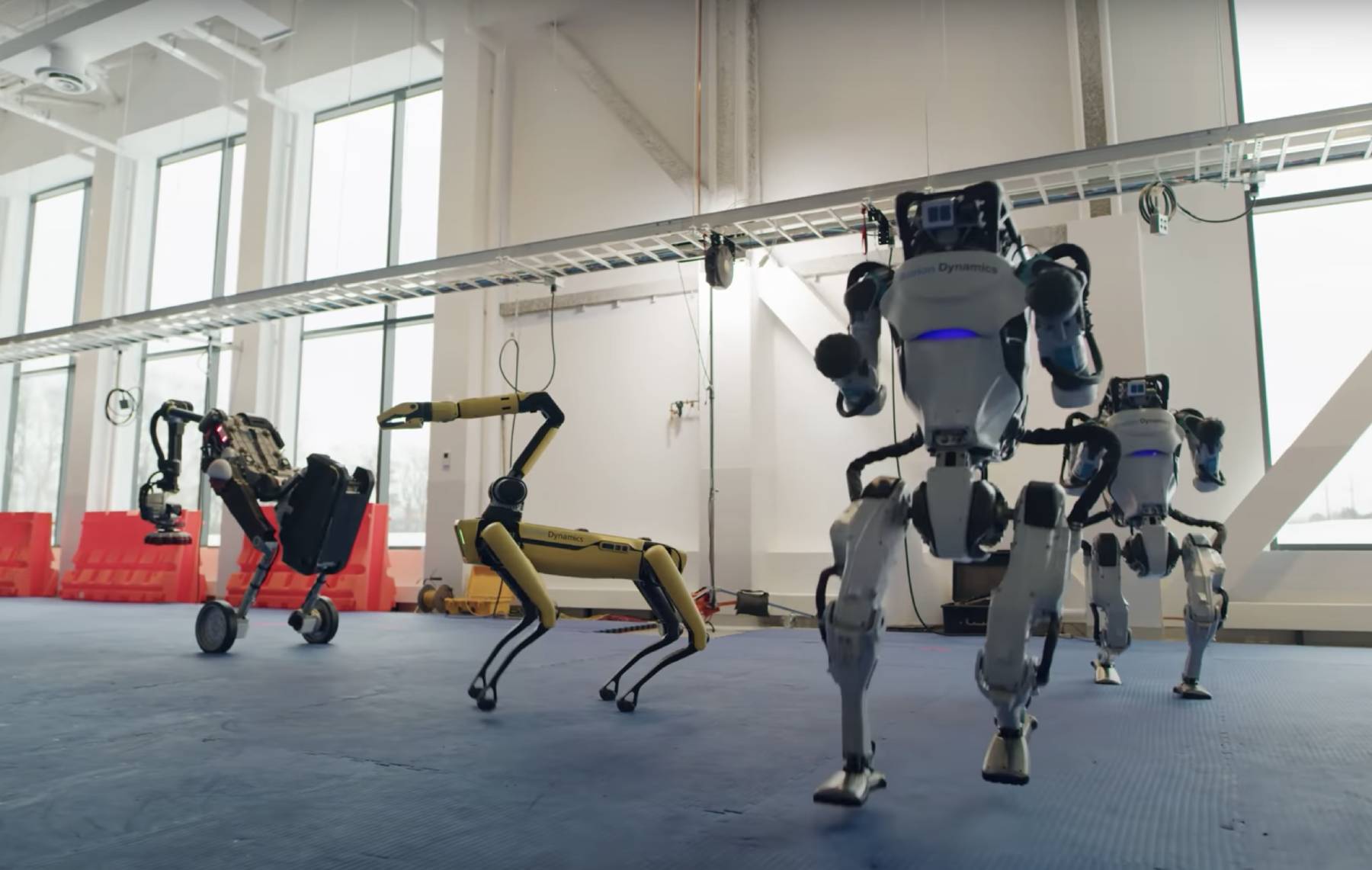 Les robots Spot, Handle et Atlas en train de danser.