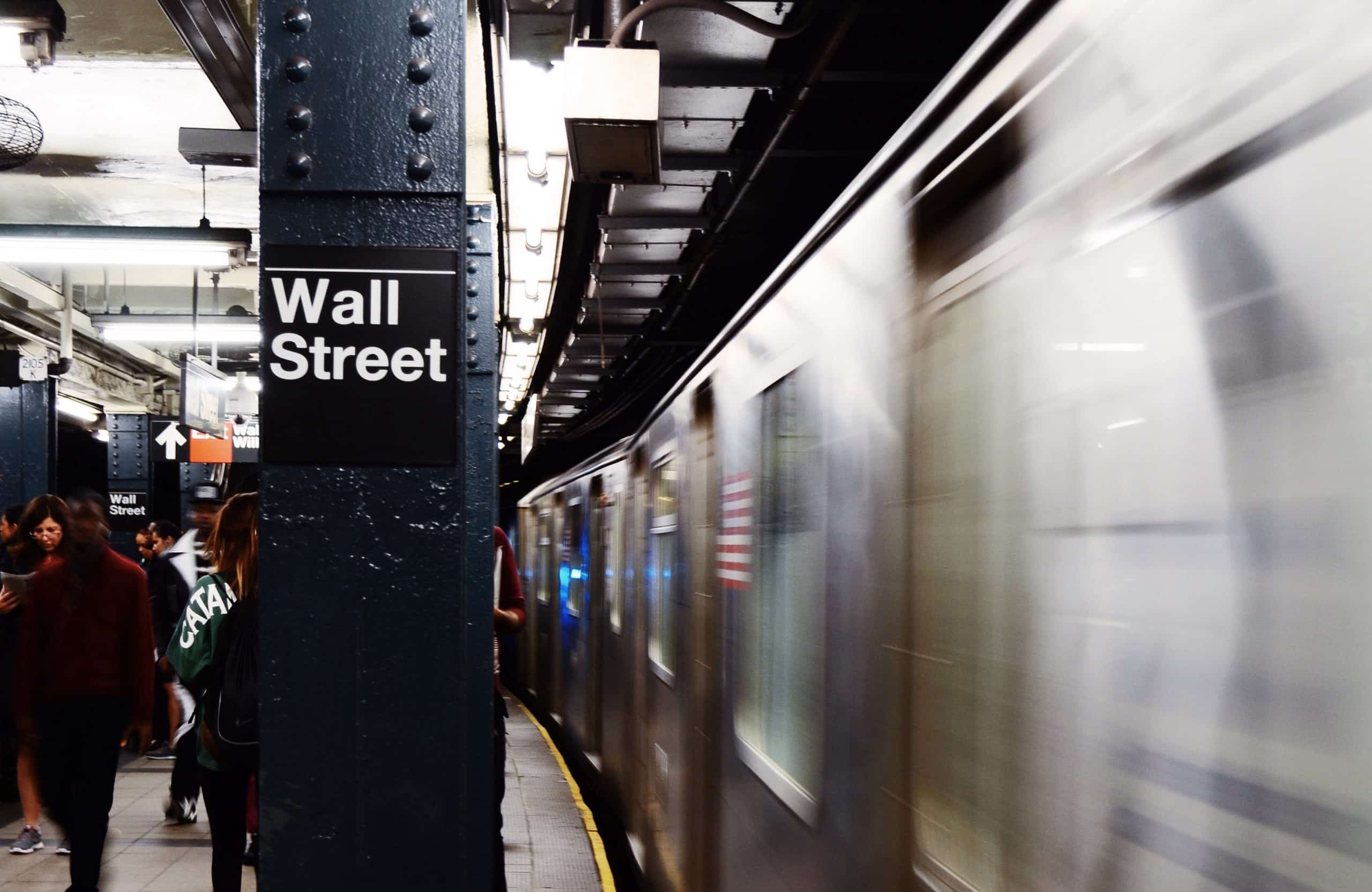 La station de métro de Wall Street à New York, aux États-Unis