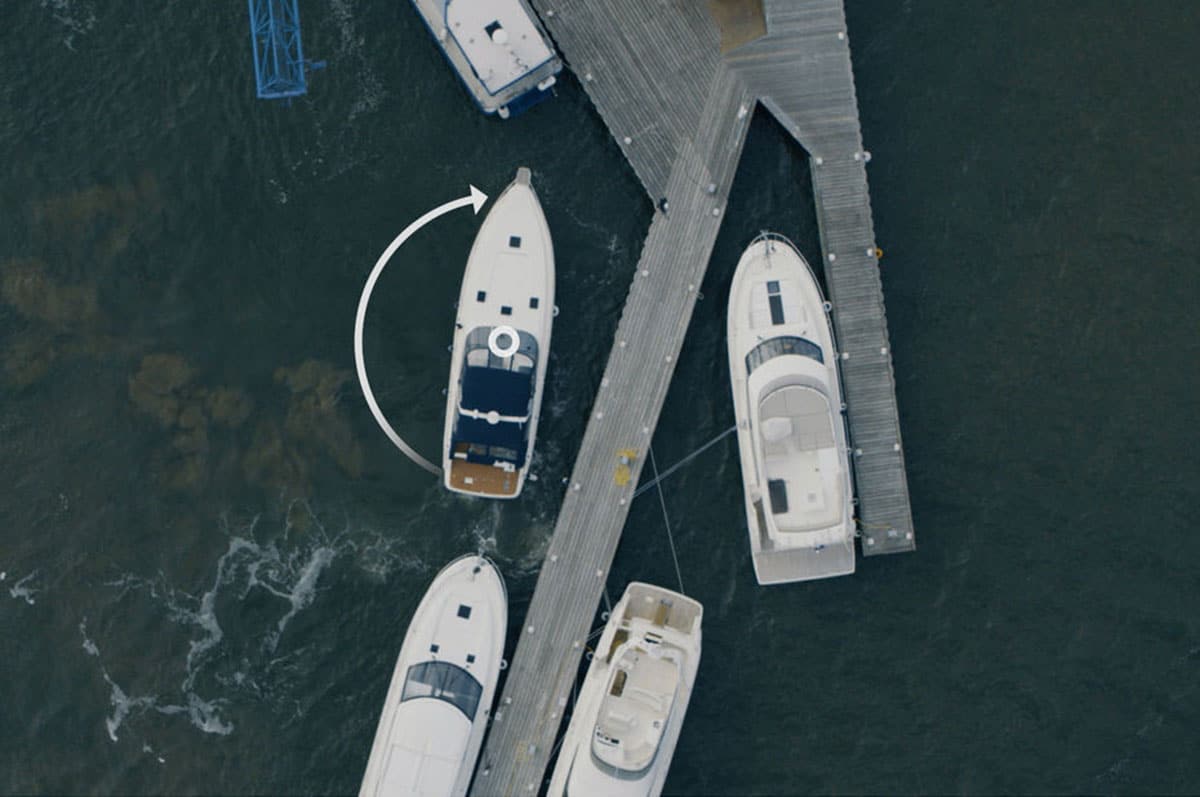 La technologie Assisted Docking de Volvo Penta aide les capitaine à accoster leur bateau.