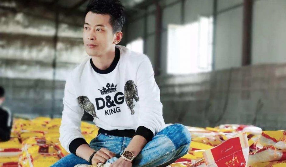 Xinba, un influenceur populaire en chine pour ses sessions de live shopping sur les réseaux sociaux