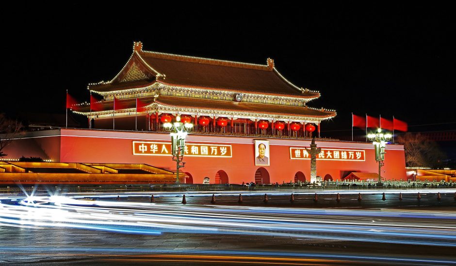 La cité interdite photographiée de nuit à Pékin en Chine