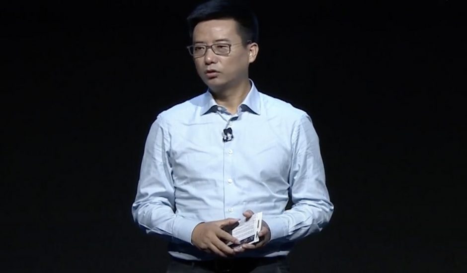 Le PDG d'Ant Group, Simon Hu, tient un discours lors d'une conférence.