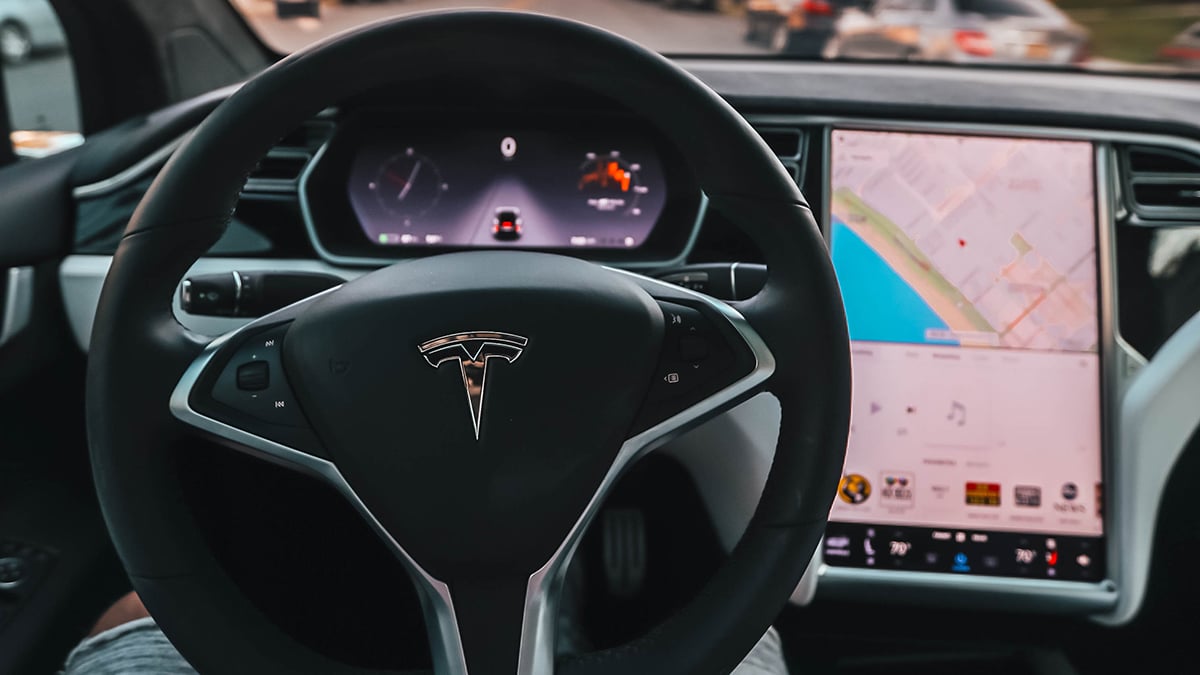 L'Autopilot de la Tesla n'aurait pas besoin d'intéraction humaine pour fonctionner.