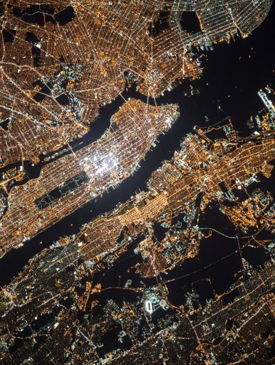 Une image de New York capturée la nuit par un satellite.