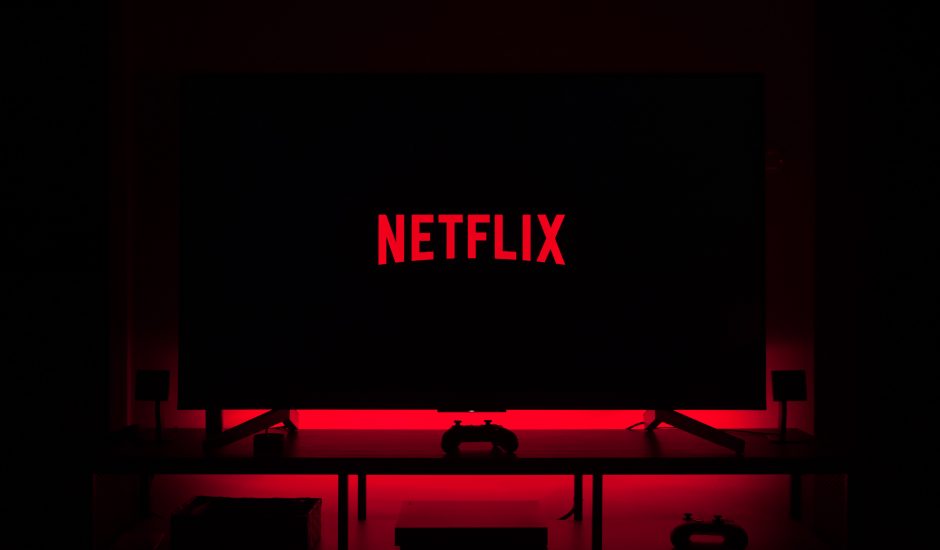 Le logo de Netflix sur une télévision.
