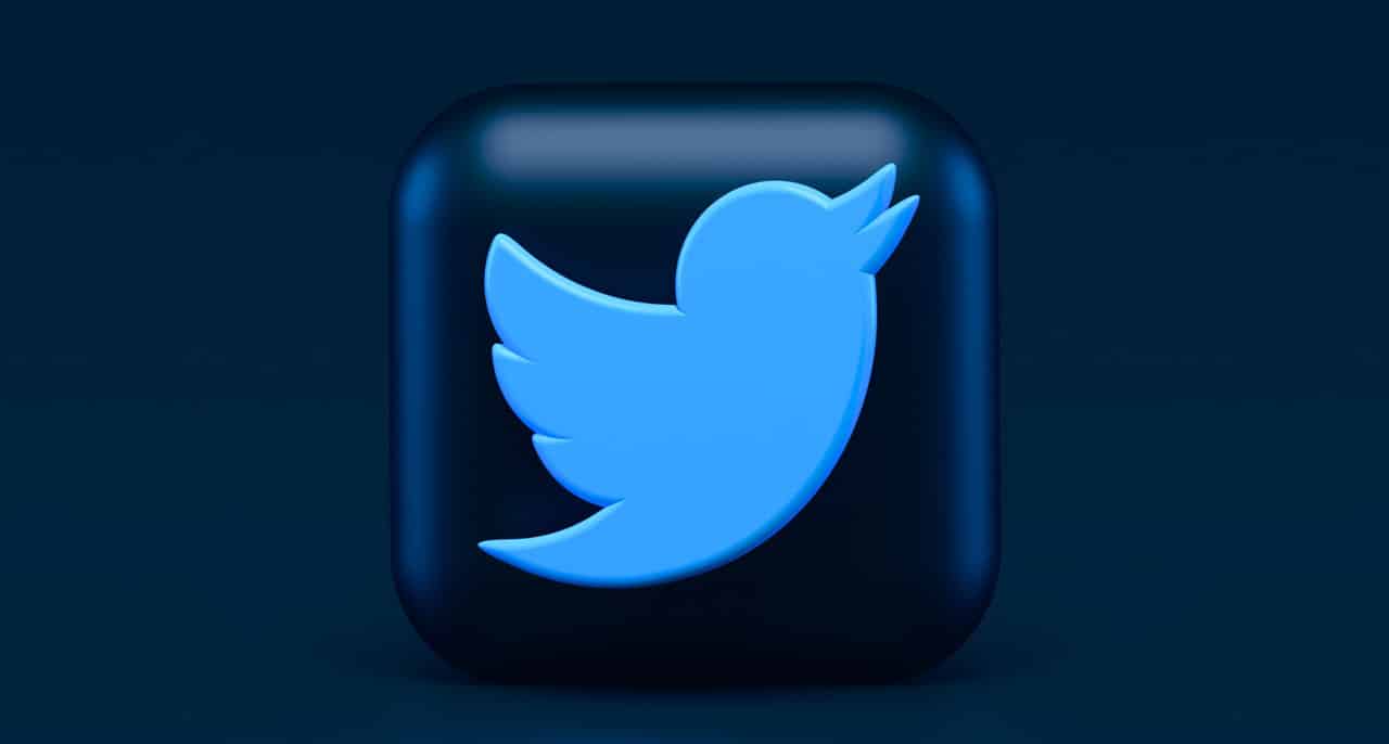 Le logo de Twitter en 3D sur un fond noir.