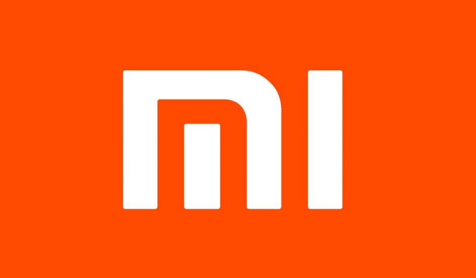 Logo de Xiaomi. Lors de sa conférence annuelle, Xiaomi a annoncé son arrivée dans le secteur des véhicules électriques intelligents.