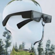 un homme transparent avec des lunettes de réalité augmentée snapchat