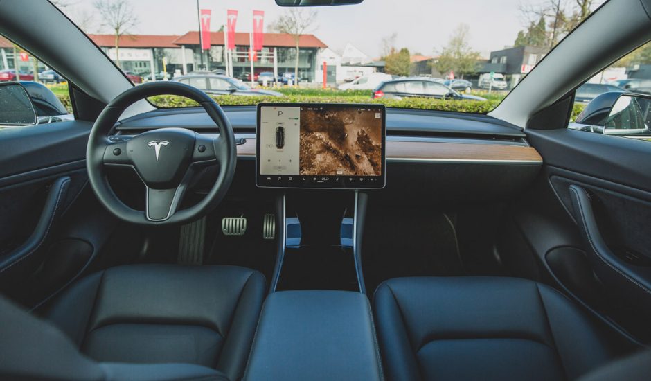 L'intérieur d'un véhicule Tesla.