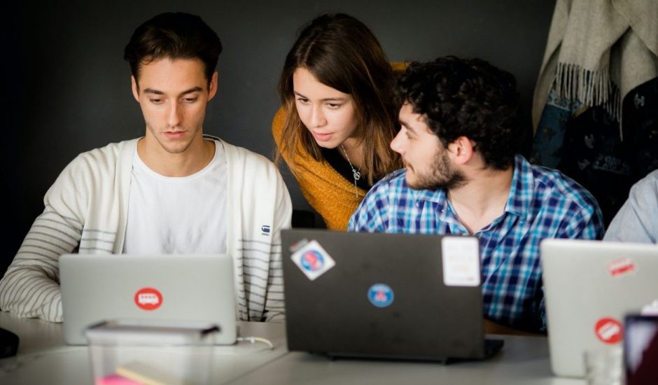 trois étudiants en marketing digital
