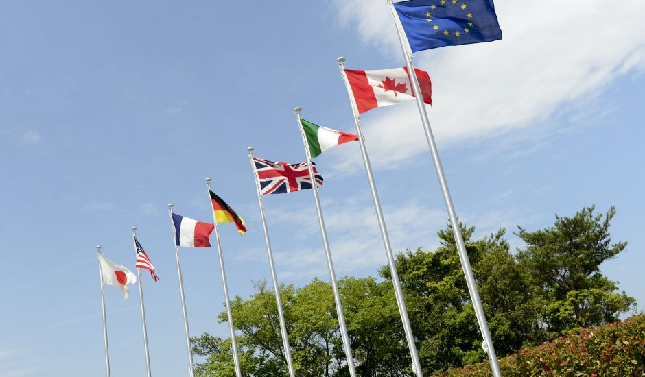 Les drapeaux des pays du G7.