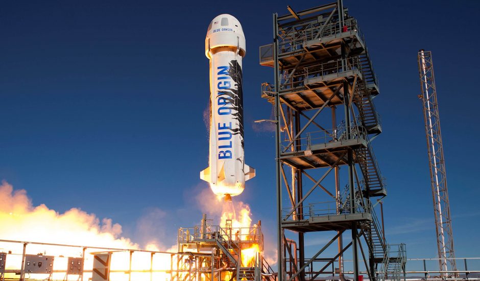 La fusée New Shepard en plein lancement.