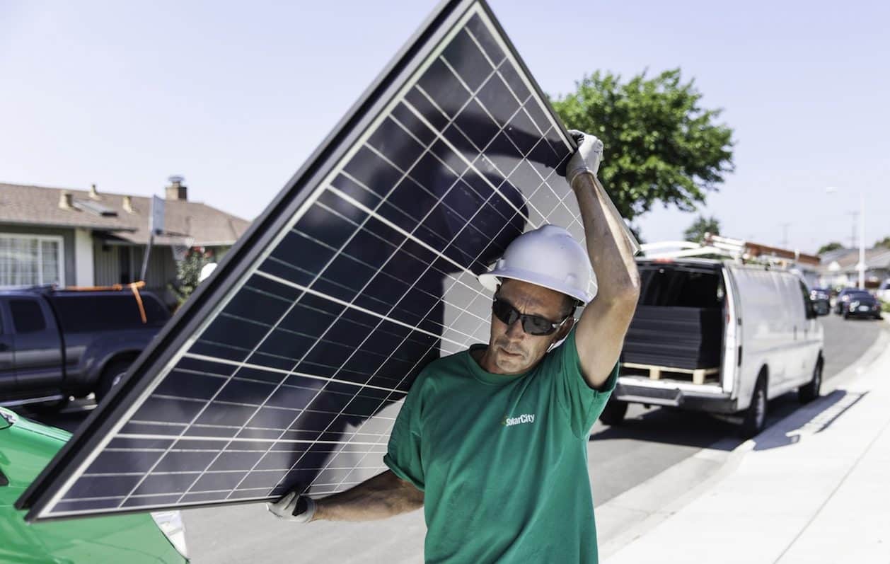Aperçu d'un employé de SolarCity.