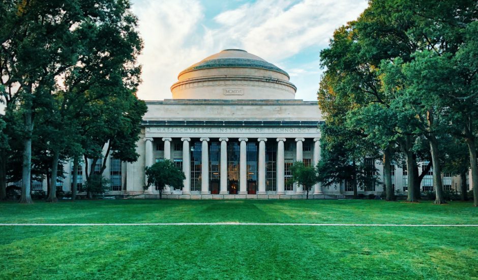 Le MIT a développé une prothèse de main.